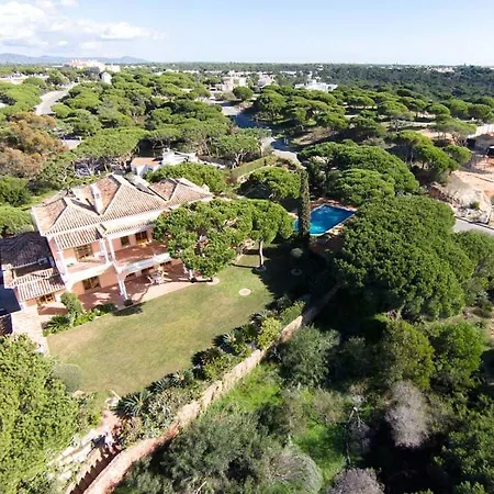 Villa Sleeps 8 Pool Air Con T479945 Vale do Lobo