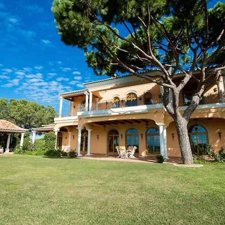 Villa Sleeps 8 Pool Air Con T479945 *