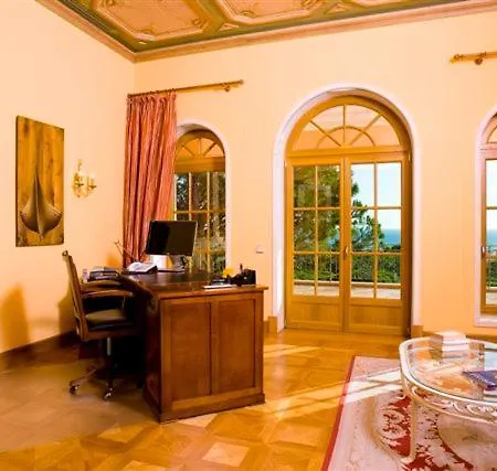 Villa Sleeps 8 Pool Air Con T479945