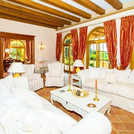 Sleeps 8 Pool Air Con T479945 Villa