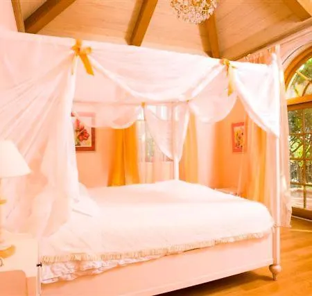 Villa Sleeps 8 Pool Air Con T479945