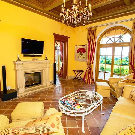 Sleeps 8 Pool Air Con T479945 Villa *